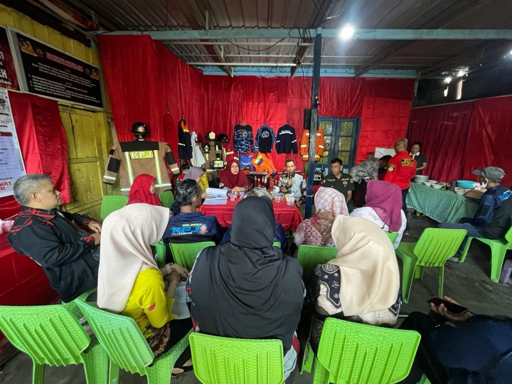 Ijin Melaporkan Kelurahan Jawa 04/07/2024 Penilaian Probebaya award  dari  Tim Kecamatan  Samarinda ulu untuk RT 06 Jl. Semeru Kelurahan Jawa Hadir: Tim Kecamatan Samarinda ulu (Sekcam,Kasi Kesra kasi ekobang dan LH serta staf ), Pendampingan Lurah Jawa dan kasi kesra ,makasih ekobang, Ketua Pokams Merbabu Bersinar dan anggota, ketua RT 06, Ketua Relawan Balakar KPJ dan anggota, Ketua BDN Rescure dan Anggota