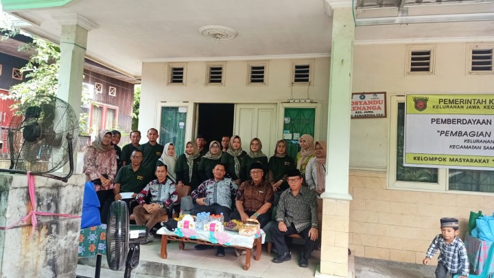 Ijin Melaporkan Kelurahan Jawa 04/07/2024 Penyerahan Secara simbolis Probebaya 2024 pemberdayaan dan Sapras untuk 10 RT pokmas Bukit Barisan Jaya Hadir: Bapak Camat Samarinda ulu, TWAP, Lurah dan jajaran nya, pendamping Probebaya Sapras dan pemberdayaan kelurahan Jawa, Ketua Pokmas BBJ dan Anggota nya, Babinsa dan Babinkambmas, Seluruh Warga  Penerimaan Alat Sapras Sembako,PMT- Alat sekolah dan lainnya