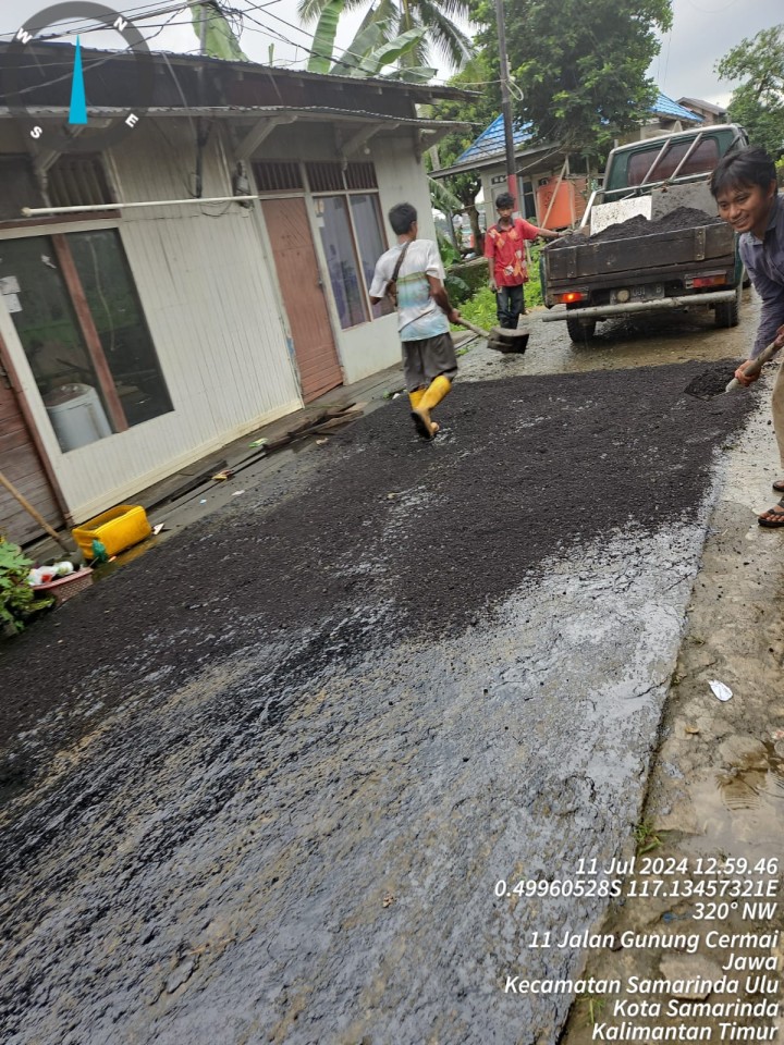 Ijin melaporkan 11/07/2024 Monitoring kegiatan Probebaya Bidang Infrastruktur berupa Pengaspalan di Blok C RT. 40