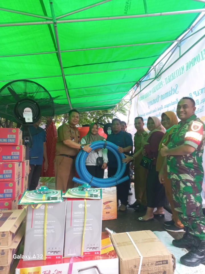 Ijin melaporkan  Kelurahan Jawa 09/07/2024 Penyerahan Probebaya 2024 Alat Sapras dan pemberdayaan 10 RT  Pokmas PMB Peradaban Mandiri Bersinar,  Bersama ; - Ketua TWAP - camat Samarinda ulu  - Lurah Jawa dan jajaran  - Babinsa - ketua PoKmas dan Anggota  - 10 RT dan perwakilan warga penerima Probebaya  - pedamping Probebaya Kel jawa 