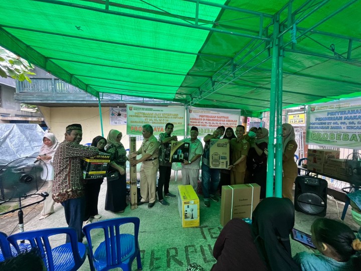 Ijin melaporkan 09/07/2024 Kegiatan Pokmas Arjuna Cemerlang Penyerahan Alat Inventaris Pendukung Kegiatan Dasawisma & Posyandu RT. 10, 11, 15 & 20 Kelurahan Jawa Kecamatan Samarinda Ulu dan Penyerahan Sembako & Perlengkapan Sekolah Warga RT. 08, 09, 10, 11, 12, 13, 14, 15, 16 & 20 Program Pembangunan dan Pemberdayaan Masyarakat PROBEBAYA Tahun 2024