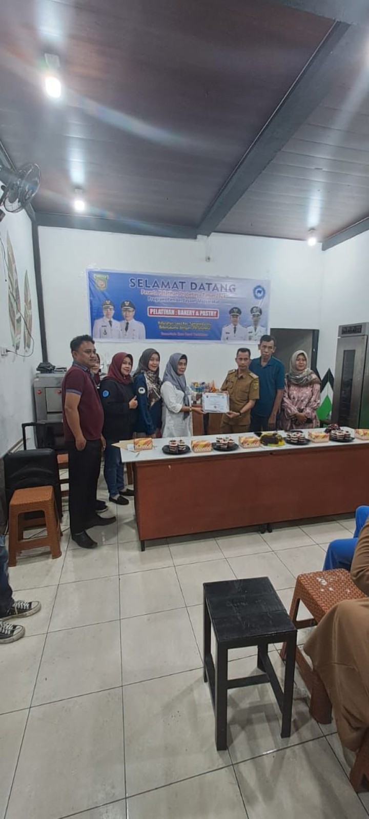 Ijin melaporkan 16/07/2024 Kegiatan penutupan Dan penyerahan sertifikat pelatihan Bakery dan Pastry untuk Pokmas Merbabu bersinar dan Bukit barisan jaya
