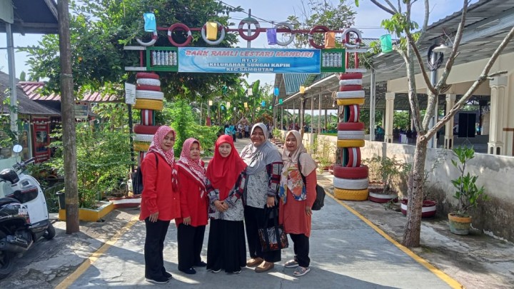 Ijin melaporkan 17/07/2024 Mengikuti Sosialisasi & Studi Tiru Lomba Kampung Salai Se-Kota Samarinda Tahun 2024 di Perumahan PKL Blok B RT. 12 Kelurahan Sungai Kapih Kecamatan Sambutan dari DLH Kota Samarinda bersama Kasi KLH Kecamatan, Perwakilan Kampung Salai RT. 02 dan Ketua Kampung Salai RT. 22 Kel. Jawa.
