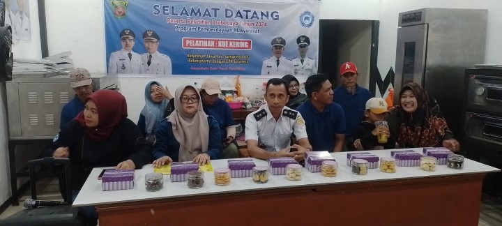 ijin Melaporkan  24/07/2024 kelurahan Jawa  Menutup dan sekaligus Penyerahan sertifikat pelatihan Pemberdayaan Probebaya 2024 di LPK  Bersama ; - Lurah Jawa  - Dirut LPK Ganesha  - seluruh instruktur Pelatihan  - ketua PoKmas peradabam mandir bersinar dan Anggota  - Paserta pelatihan  - Alhamdulillah Perserta berterima kasih atas pelatihan dgn (Probebaya  2024  ) oleh bapak walikota dan peserta akan  di monitoring selama 1 tahun kedepan oleh LPK dan kelurahan