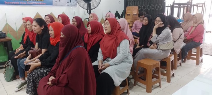 ijin Melaporkan  24/07/2024 kelurahan Jawa  Menutup dan sekaligus Penyerahan sertifikat pelatihan Pemberdayaan Probebaya 2024 di LPK  Bersama ; - Lurah Jawa  - Dirut LPK Ganesha  - seluruh instruktur Pelatihan  - ketua PoKmas peradabam mandir bersinar dan Anggota  - Paserta pelatihan  - Alhamdulillah Perserta berterima kasih atas pelatihan dgn (Probebaya  2024  ) oleh bapak walikota dan peserta akan  di monitoring selama 1 tahun kedepan oleh LPK dan kelurahan
