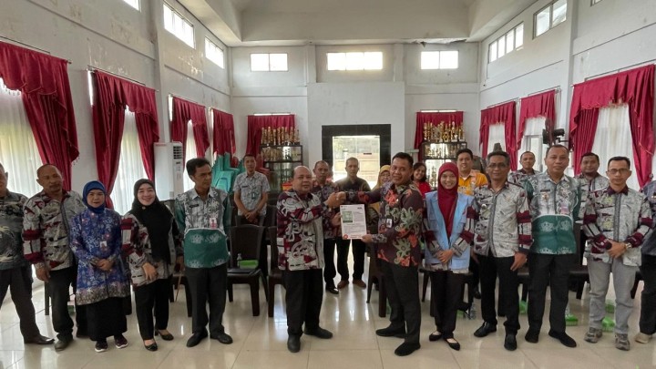 Ijin Melaporkan  25/07/2024 Kelurahan Jawa  Sosialisasi Survey Integritas oleh inspektorat kota Samarinda di kantor kecamatan Samarinda ulu  Bersama :  - Penyuluh inspektorat  - camat Samarinda ulu  - lurah Sekecamatan Samarinda ulu  - pejabat struktural sekecamatan Samarinda ulu  - seklur sekecamatan Samarinda ulu
