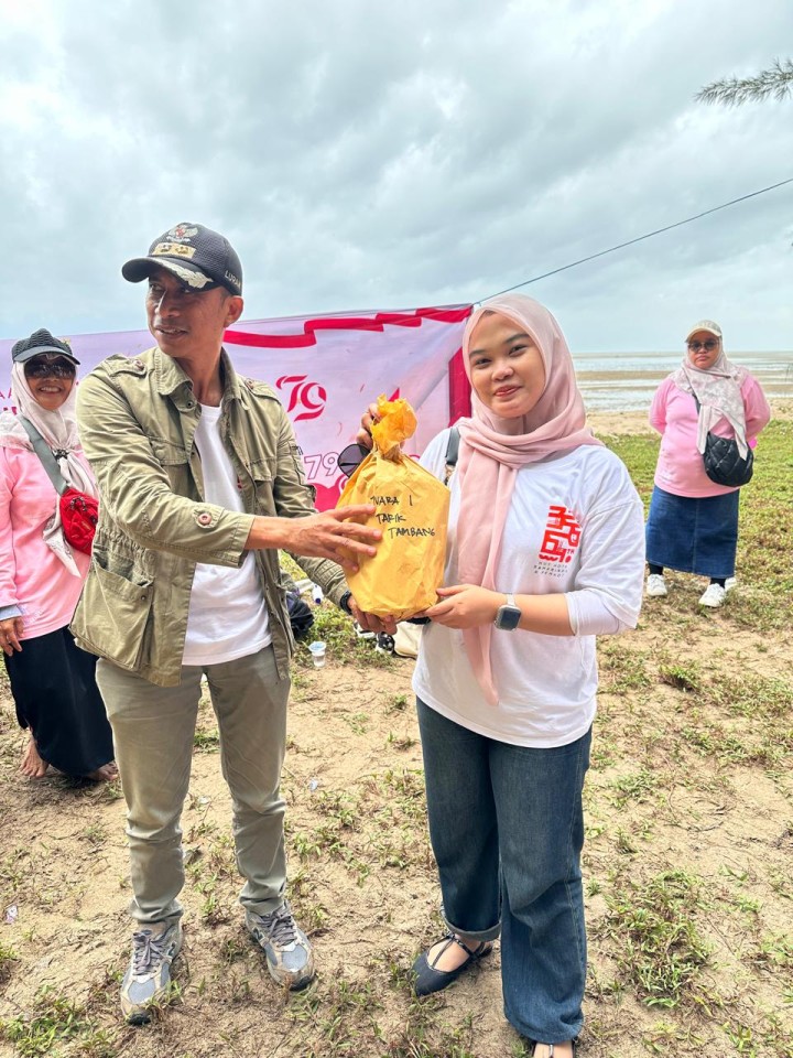 Ijin Melaporkan 08/24/2024 silaturahmi dan dalam rangka memeriahkan HUT RI 17 agustus 2024 Family Gatering di Pantai Samboja bersama 1. Kader PKK Kelurahan Jawa 2. ⁠LPM 3. ⁠Ketua RT sekelurahan  jawa,  4. ⁠Staf Kelurahan Tempat : Pantai samboja