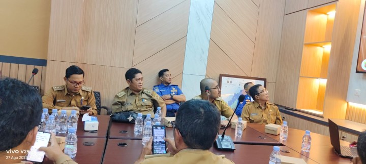 Ijin melaporkan 27/08/2024 Kasi Pemerintahan Menghadiri Rapat Konsolidasi Hibah Distribusi APAR Di Damkar.