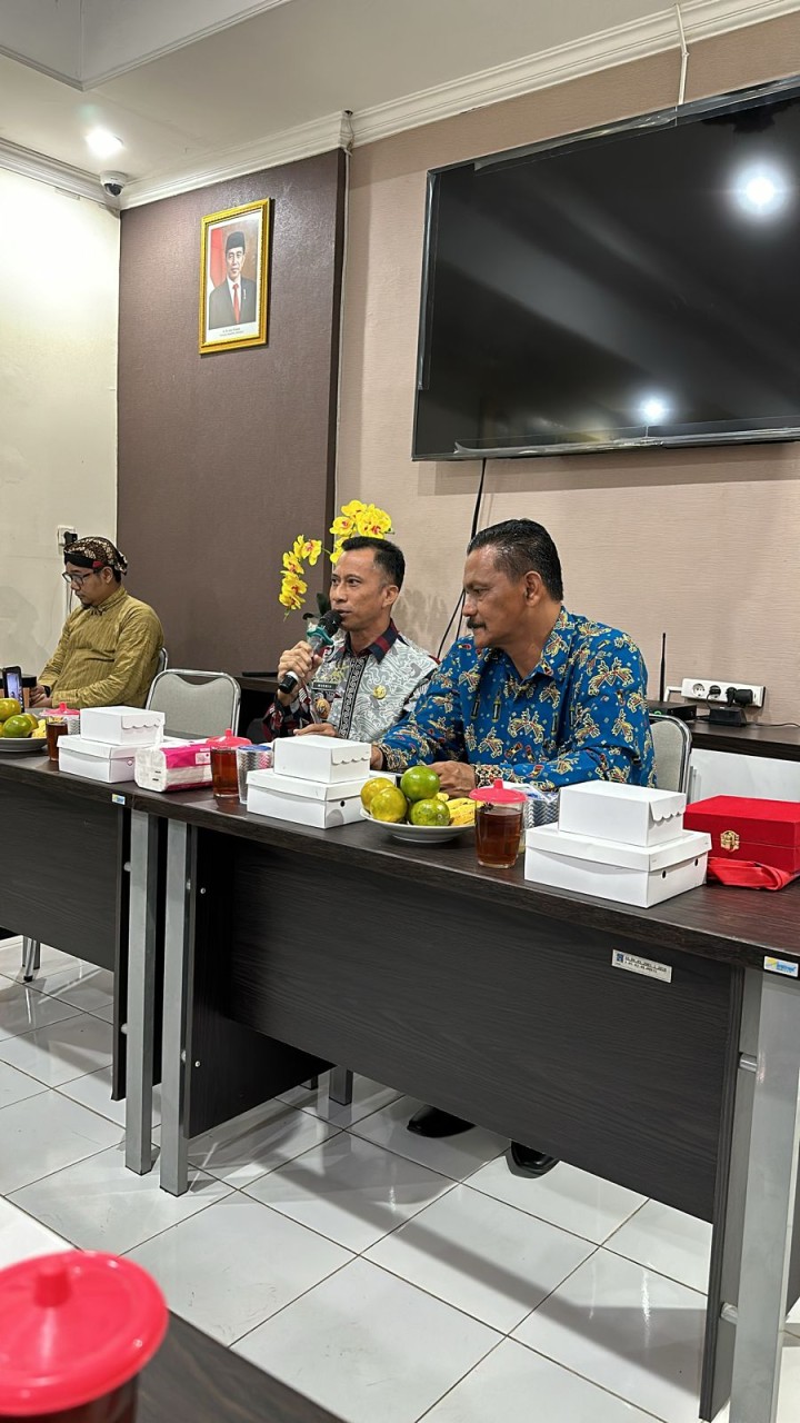 Ijin melaporkan 26/08/2024 Lurah, Sekretaris, Kasi Kesra Beserta Staf dan Jajaran nya Melakukan Kegiatan Studi Tiru UMKM Ekonomi Kreatif ke Kalurahan Ambarketawang Kapanewon Sleman DIY