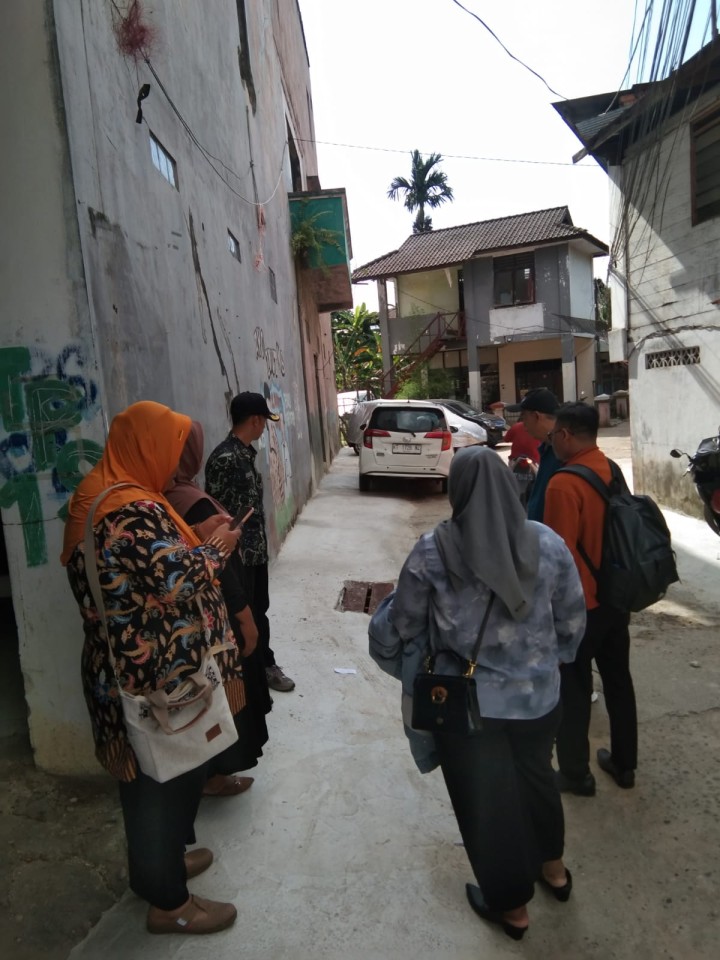 Ijin Melaporkan  05/09/2024 Kelurahan Jawa  verifikasi lapangan  Pengerjaan Sapras  Probebaya Tahap 2024 1. Pembuatan Pos jaga kemanan di RT 33, 29 2. Pengecoran jalan   RT 01,21, 3. Pengecoran Gang di RT 29 dan 18 4. Pembuatan penutup parit dan pengecoran di RT 37 5. Pembuatan gapura di RT 29  6. Dan Pengadaan Tandon dan sekaligus sebagai pos jaga keamanan di RT 18 .Bersama : - LuraH Jawa - kasi ekobang dan staf - pendamping Probebaya bidang Sapras kelurahan Jawa  - ketua Pokmas bukit barisan jaya dan ketua pokmas Merbabu bersinar  dan anggota pelaksana - ketua RT 01,18,21,29,33,37