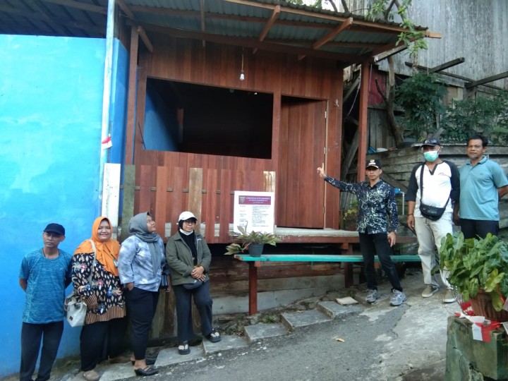 Ijin Melaporkan  05/09/2024 Kelurahan Jawa  verifikasi lapangan  Pengerjaan Sapras  Probebaya Tahap 2024 1. Pembuatan Pos jaga kemanan di RT 33, 29 2. Pengecoran jalan   RT 01,21, 3. Pengecoran Gang di RT 29 dan 18 4. Pembuatan penutup parit dan pengecoran di RT 37 5. Pembuatan gapura di RT 29  6. Dan Pengadaan Tandon dan sekaligus sebagai pos jaga keamanan di RT 18 .Bersama : - LuraH Jawa - kasi ekobang dan staf - pendamping Probebaya bidang Sapras kelurahan Jawa  - ketua Pokmas bukit barisan jaya dan ketua pokmas Merbabu bersinar  dan anggota pelaksana - ketua RT 01,18,21,29,33,37