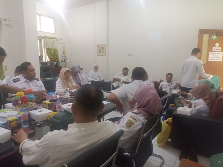 Mohon ijin melaporkan 23/10/2024 Lurah, Kasi Kesra & Kasi Ekobang dan LH Kelurahan Jawa menghadiri Persiapan Rapat Koordinasi Probebaya TW 3 di Ruang Camat Kecamatan Samarinda Ulu