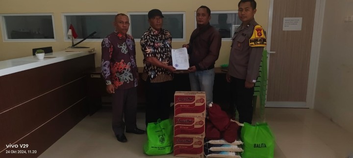 Mohon ijin melaporkan 24/10/2024 Sekretaris Lurah dan Kasi Pemerintahan menerima Serah Terima Bantuan dari Dinas Sosial Korban Kebakaran di RT. 31 Kelurahan Jawa Kecamatan Samarinda Ulu