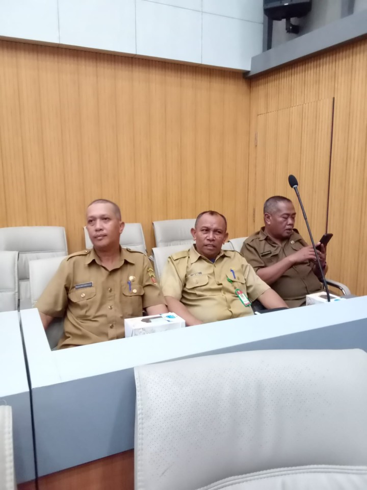 Mohon ijin melaporkan 29/10/2024 Sekretaris Lurah Jawa menghadiri Rapat Koordinasi Pengembangan dan Pembinaan Kota Tanggap ancaman Narkoba di Ruang Rapat Mangkupelas Balai Kota Samarinda