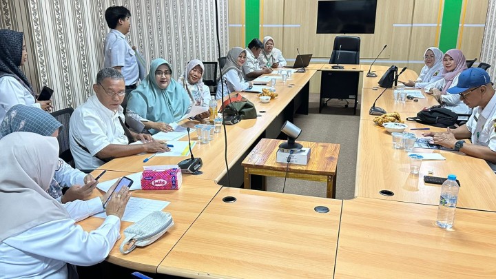 Mohon ijin melaporkan 30/10/2024 Kasi Kesra Kelurahan Jawa menghadiri Rapat Verifikasi dan Validasi data SSN dan usulan RT untuk penerima Bantuan Gas Elpiji 3 kg di Disperindagkot