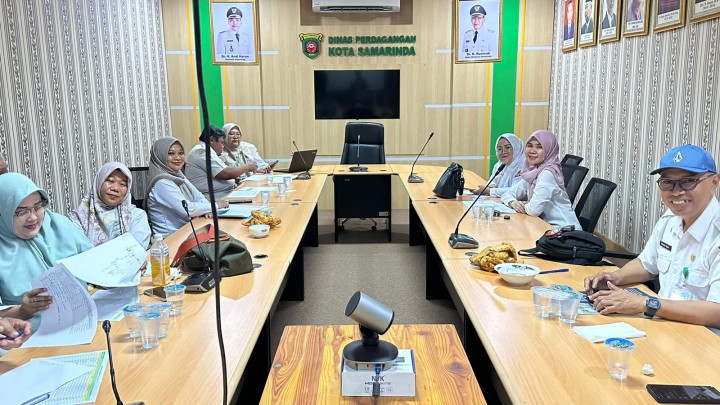 Mohon ijin melaporkan 30/10/2024 Kasi Kesra Kelurahan Jawa menghadiri Rapat Verifikasi dan Validasi data SSN dan usulan RT untuk penerima Bantuan Gas Elpiji 3 kg di Disperindagkot