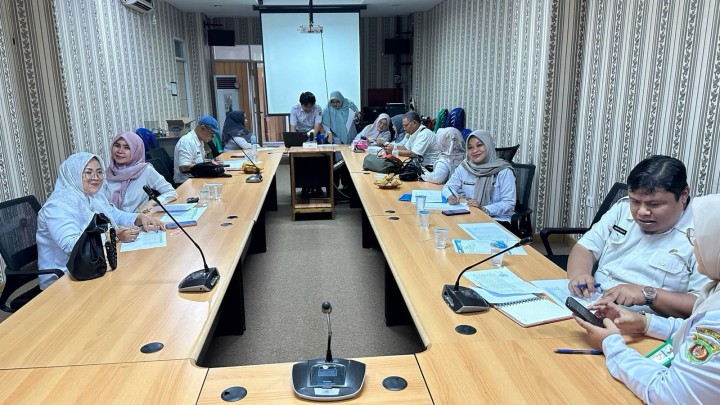 Mohon ijin melaporkan 30/10/2024 Kasi Kesra Kelurahan Jawa menghadiri Rapat Verifikasi dan Validasi data SSN dan usulan RT untuk penerima Bantuan Gas Elpiji 3 kg di Disperindagkot