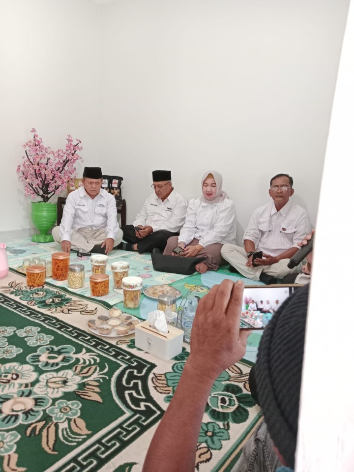 Mohon ijin menyampaikan 13/11/2024 Kasi Kesra, Staff Kasi Ekobang Beserta Babinsa Kelurahan Jawa mendampingi TIM TWAP Monitoring dam Verval Probebaya RT. 01 dan 22 di Kelurahan Jawa Kecamatan Samarinda Ulu