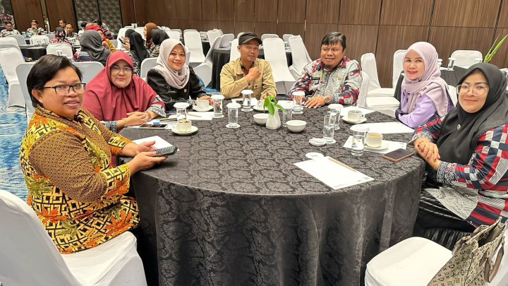 Mohon ijin menyampaikan 14/11/2024 Kasi Kesra Kelurahan Jawa Menghadiri Rapat Koordinasi Optimalisasi Percepatan Penghapusan Kemiskinan Ekstrem Kota Samarinda