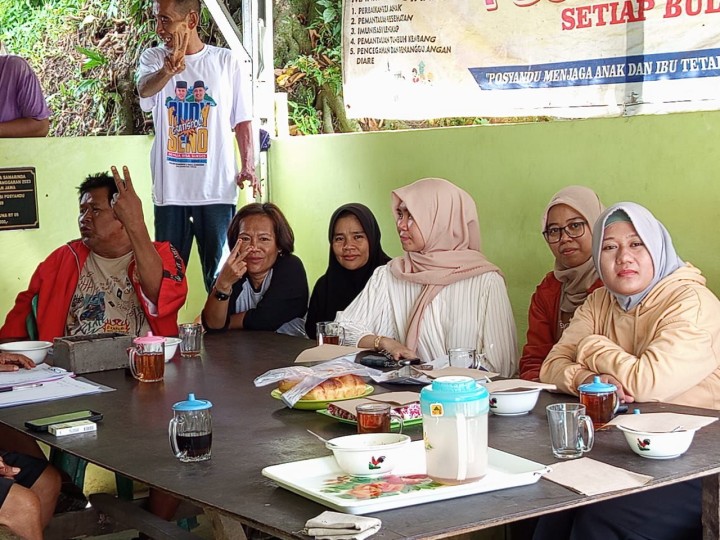 Mohon ijin menyampaikan 17/11/2024 Kasi Kesra Kelurahan Jawa Rembuk warga RT 9 bersama sekretaris dan anggota Pokmas Arjuna Cemerlang ketua RT pendamping pemberdayaan dan warga RT 9 Kelurahan Jawa Kecamatan Samarinda Ulu