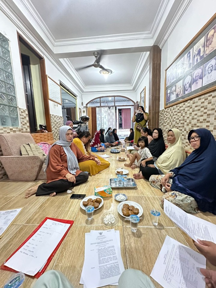 Mohon ijin menyampaikan 15/11/2024 Kasi Kesra Kelurahan Jawa Rembuk warga RT 9 bersama sekretaris dan anggota Pokmas Arjuna Cemerlang ketua RT pendamping pemberdayaan dan warga RT 9 Kelurahan Jawa Kecamatan Samarinda Ulu