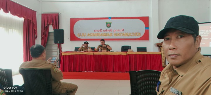 Mohon Ijin menyampaikan 19/11/2024 Kasi Pemerintahan dan Operator Tim Desk Rapat persiapan laporan hasil perolehan suara pada Pilkada 2024. Di Aula Kecamatan Samarinda Ulu.