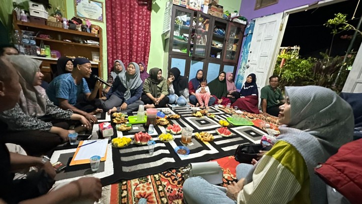 Mohon ijin menyampaikan 19/11/2024 Kasi Kesra Kelurahan Jawa Rembuk warga RT 33 bersama pendamping ketua pokmas sekretaris dan anggota bukit barisan jaya warga RT 33