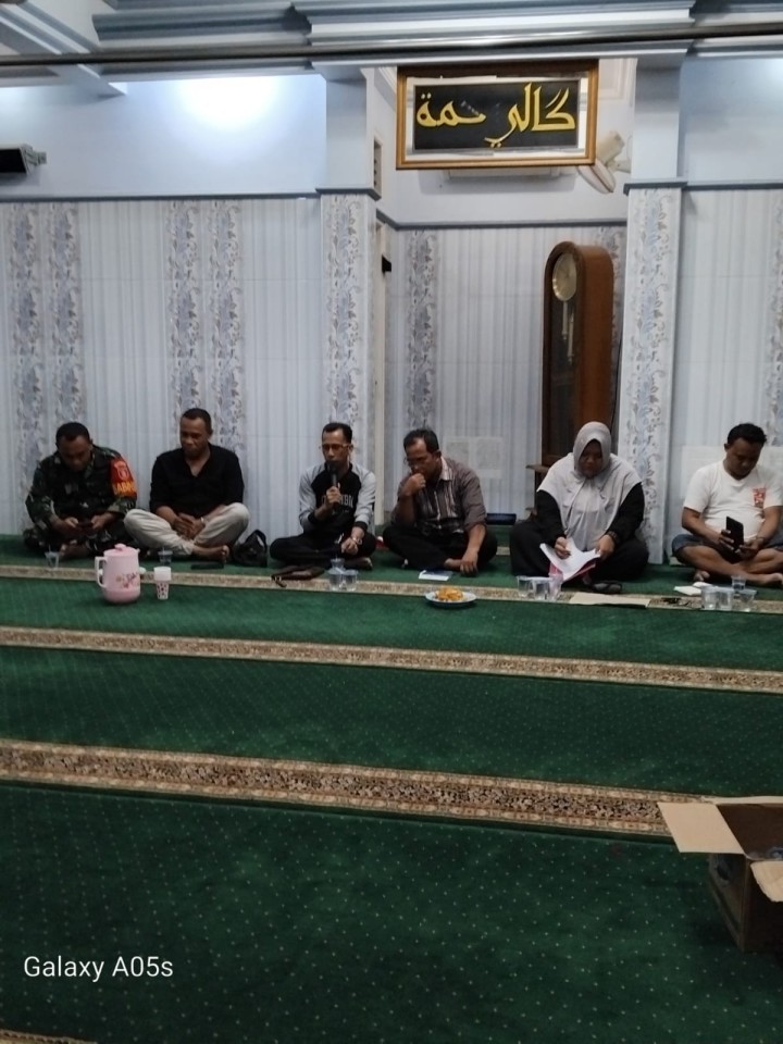 Mohon izin menyampaikan 24/11/2024 Mengikuti Kegiatan Rembuk Warga RT. 22 dihadiri oleh Lurah Jawa, Kasi Ekobang LH dan Babinsa Kelurahan Jawa serta Kasi Kesra dan Pendamping Probebaya Pemberdayaan berjalan aman dan lanca