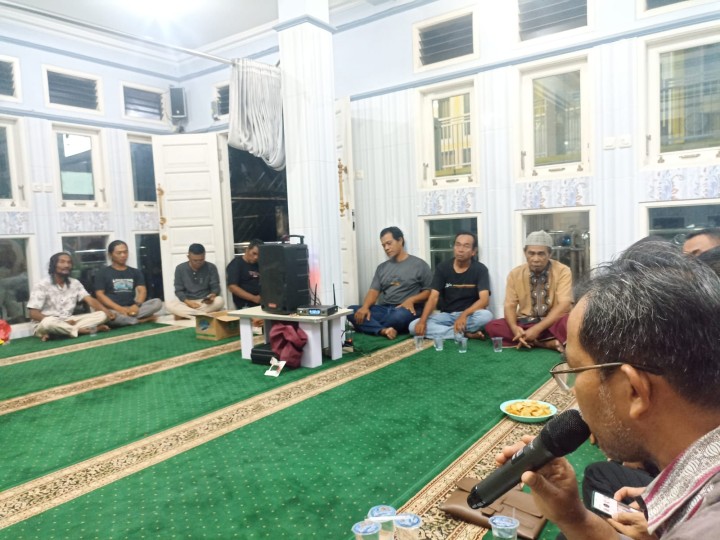 Mohon izin menyampaikan 24/11/2024 Mengikuti Kegiatan Rembuk Warga RT. 22 dihadiri oleh Lurah Jawa, Kasi Ekobang LH dan Babinsa Kelurahan Jawa serta Kasi Kesra dan Pendamping Probebaya Pemberdayaan berjalan aman dan lanca