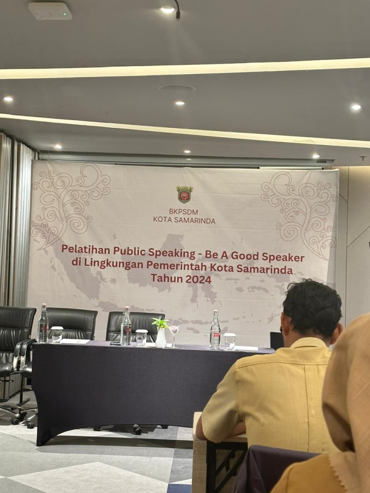 Mohon Ijin menyampaikan 2/12/2024 Kasi Kesra Menghadiri Pelatihan Public Speaking - Be A Good Speaker di Lingkungan Pemerintah Kota Samarinda Tahun 2024