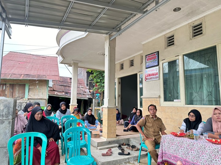 Mohon Ijin menyampaikan 2/12/2024 Lurah Jawa dan Kasi Kesra Kelurahan Jawa menghadiri Kegiatan Rembuk Warga di RT 24 Kelurahan Jawa Kecamatan Samarinda Ulu Kota Samarinda
