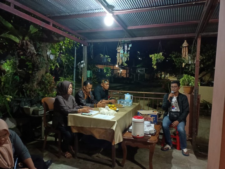 Mohon Ijin menyampaikan 3/12/2024 Lurah Jawa dan Kasi Ekobang Kelurahan Jawa menghadiri Kegiatan Rembuk Warga di RT 39 Kelurahan Jawa Kecamatan Samarinda Ulu Kota Samarinda