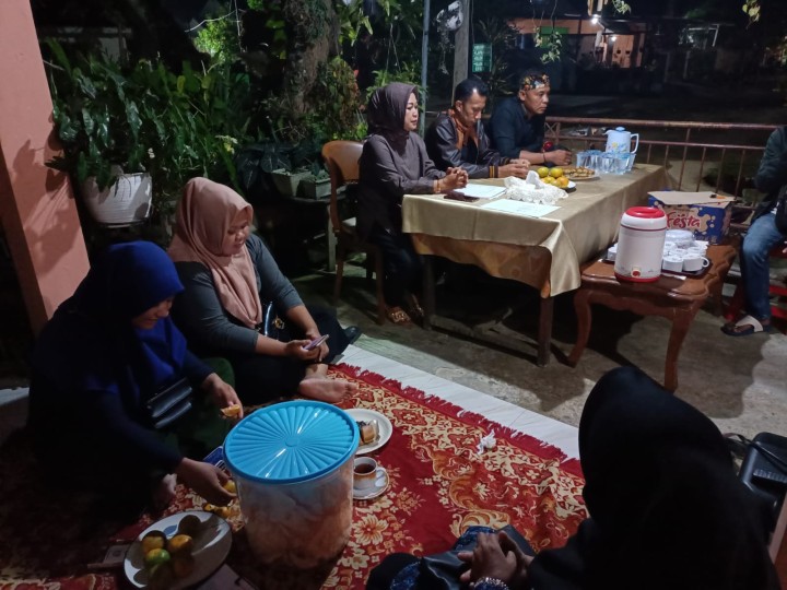 Mohon Ijin menyampaikan 3/12/2024 Lurah Jawa dan Kasi Ekobang Kelurahan Jawa menghadiri Kegiatan Rembuk Warga di RT 39 Kelurahan Jawa Kecamatan Samarinda Ulu Kota Samarinda
