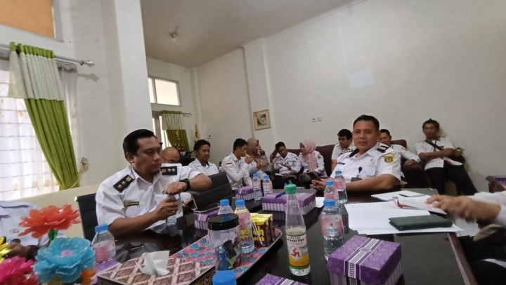 Mohon Ijin Menyampaikan 4/12/2024 Lurah Jawa dan Kasi Ekobang Kelurahan Menghadiri Rapat Koordinasi di Kecamatan Samarinda Ulu Kota Samarinda