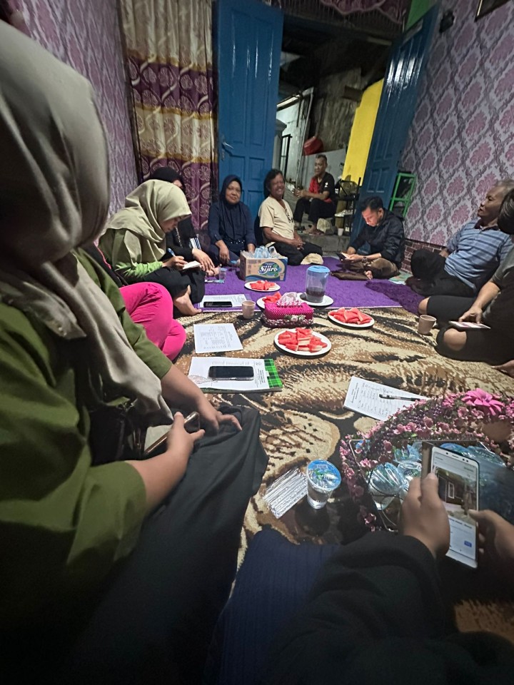 Mohon Ijin menyampaikan 4/12/2024 Lurah Jawa dan Kasi Kesra Kelurahan Jawa menghadiri Kegiatan Rembuk Warga di RT 16 Kelurahan Jawa Kecamatan Samarinda Ulu Kota Samarinda