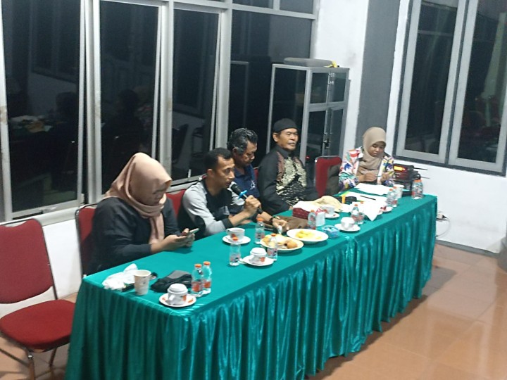 Mohon Ijin menyampaikan 5/12/2024 Lurah Jawa dan Kasi Ekobang Kelurahan Jawa menghadiri Kegiatan Rembuk Warga di RT 13 Kelurahan Jawa Kecamatan Samarinda Ulu Kota Samarinda