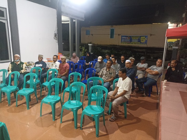 Mohon Ijin menyampaikan 5/12/2024 Lurah Jawa dan Kasi Ekobang Kelurahan Jawa menghadiri Kegiatan Rembuk Warga di RT 13 Kelurahan Jawa Kecamatan Samarinda Ulu Kota Samarinda