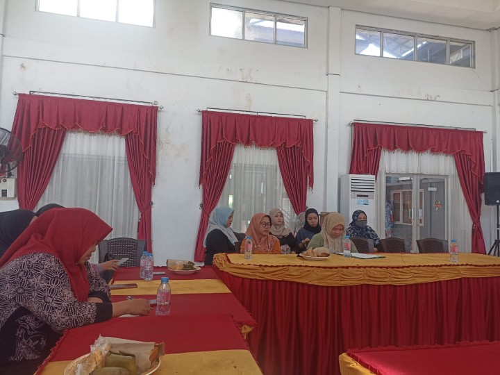 Mohon Ijin menyampaikan 6/12/2024 Lurah Jawa, Kasi Kesra, Kasi Ekobang, Bendahara Pembantu Bendahara dan Bendahara Pengurus Barang Kelurahan Jawa Mengikuti Kegiatan Rapat Koordinasi di Aula Kecamatan Samarinda Ulu