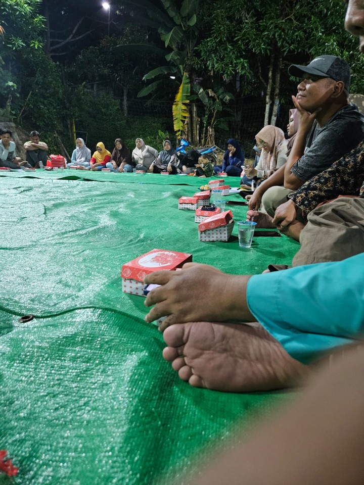 Mohon Ijin menyampaikan 9/12/2024 Lurah Jawa dan Kasi Ekobang Kelurahan Jawa menghadiri Kegiatan Rembuk Warga di RT 35 Kelurahan Jawa Kecamatan Samarinda Ulu Kota Samarinda