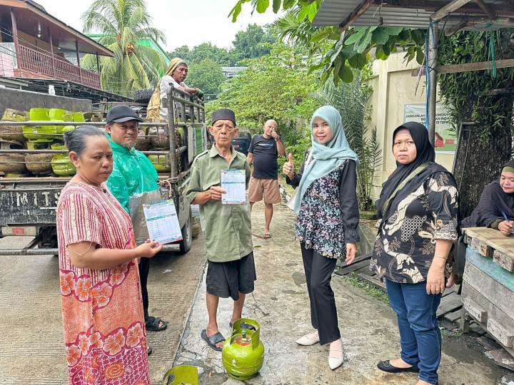 Mohon ijin menyampaikan 09/1/2025 Kasi Kesra Monitoring Pangkalan Gas LPG Basalamah Koordinasi Distribusi Gas LPS Menggunakan Kartu Kendali dan Subsidi Program Walikota Samarinda