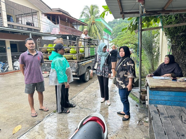 Mohon ijin menyampaikan 09/1/2025 Kasi Kesra Monitoring Pangkalan Gas LPG Basalamah Koordinasi Distribusi Gas LPS Menggunakan Kartu Kendali dan Subsidi Program Walikota Samarinda