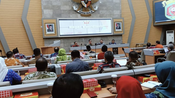 Mohon ijin menyampaikan 16/1/2025 Lurah Jawa menghadiri Rapat Koordinasi yang di Pimpin Bapak Walikota Samarinda di Ruang Mangkupelas Lantai 2