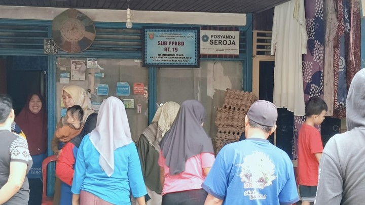 Mohon ijin menyampaikan 20/1/2025 Lurah Jawa, Kasi Kesra, Sekretaris PKK dan Kader Mengkunjungi Posyandu Seroja RT 19 Kelurahan Jawa Kecamatan Samarinda Ulu Sekaligus pemberian Madu HDI bantuan dari DPPKB bagi Balita Resiko Stunting