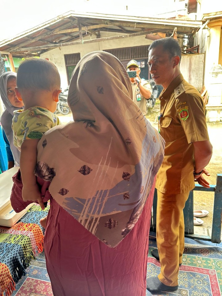 Mohon ijin menyampaikan 20/1/2025 Lurah Jawa, Kasi Kesra, Sekretaris PKK dan Kader Mengkunjungi Posyandu Seroja RT 19 Kelurahan Jawa Kecamatan Samarinda Ulu Sekaligus pemberian Madu HDI bantuan dari DPPKB bagi Balita Resiko Stunting