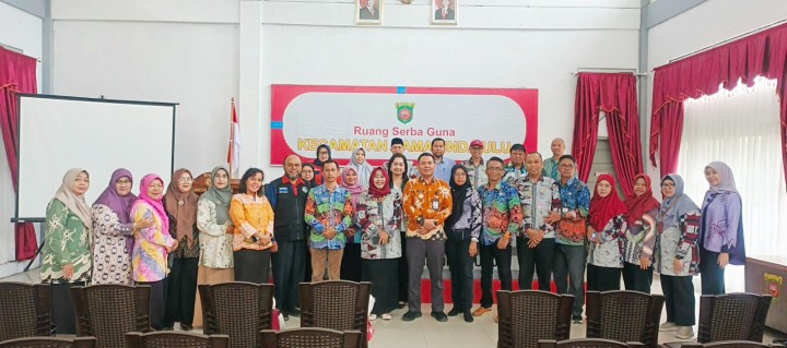 Mohon Ijin menyampaikan 06/2/2025 Lurah Jawa dan Kasi Kesra Kel. Jawa menghadiri Rapat Koordinasi Forkots di Aula Kecamatan Samarinda Ulu