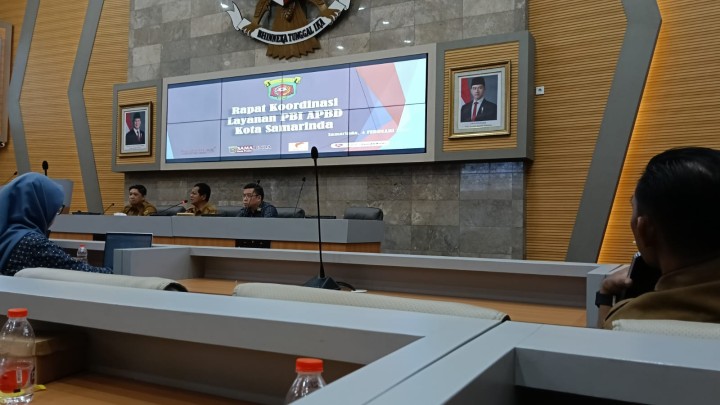 Mohon ijin menyampaikan 05/2/2025 Lurah Jawa menghadiri Rapat Koordinasi Layanan PBI APBD Kota Samarinda
