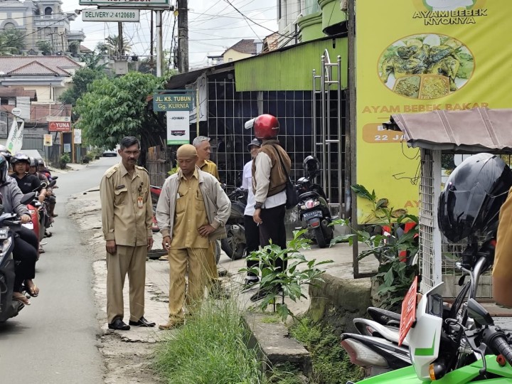 Mohon ijin menyampaikan 11/2/2025 Kasi Ekobang beserta Staf Kegiatan tinjau Lapangan Usulan Musrenbang di Jl. KS. Tubun RT. 30 Infras