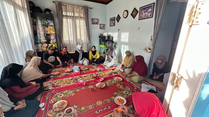 Mohon ijin menyampaikan 07/2/2025 Kasi Kesra Kelurahan Jawa Pembentukan Dasawisma Teratai RT 32 bersama ketua Pokmas Ketua RT 32 dan kader