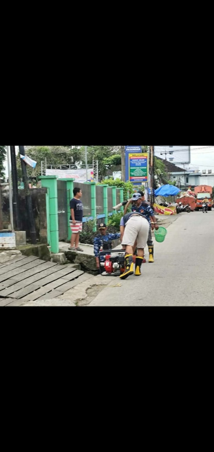 Mohon ijin menyampaikan 23/2/2025 Lurah Jawa beserta Jajarannya (Pejabat Struktural & Seluruh Staf), Gotong Royong Massal di Kuburan Muslimin Jl. Pasundan & Sekitarnya Kelurahan Jawa