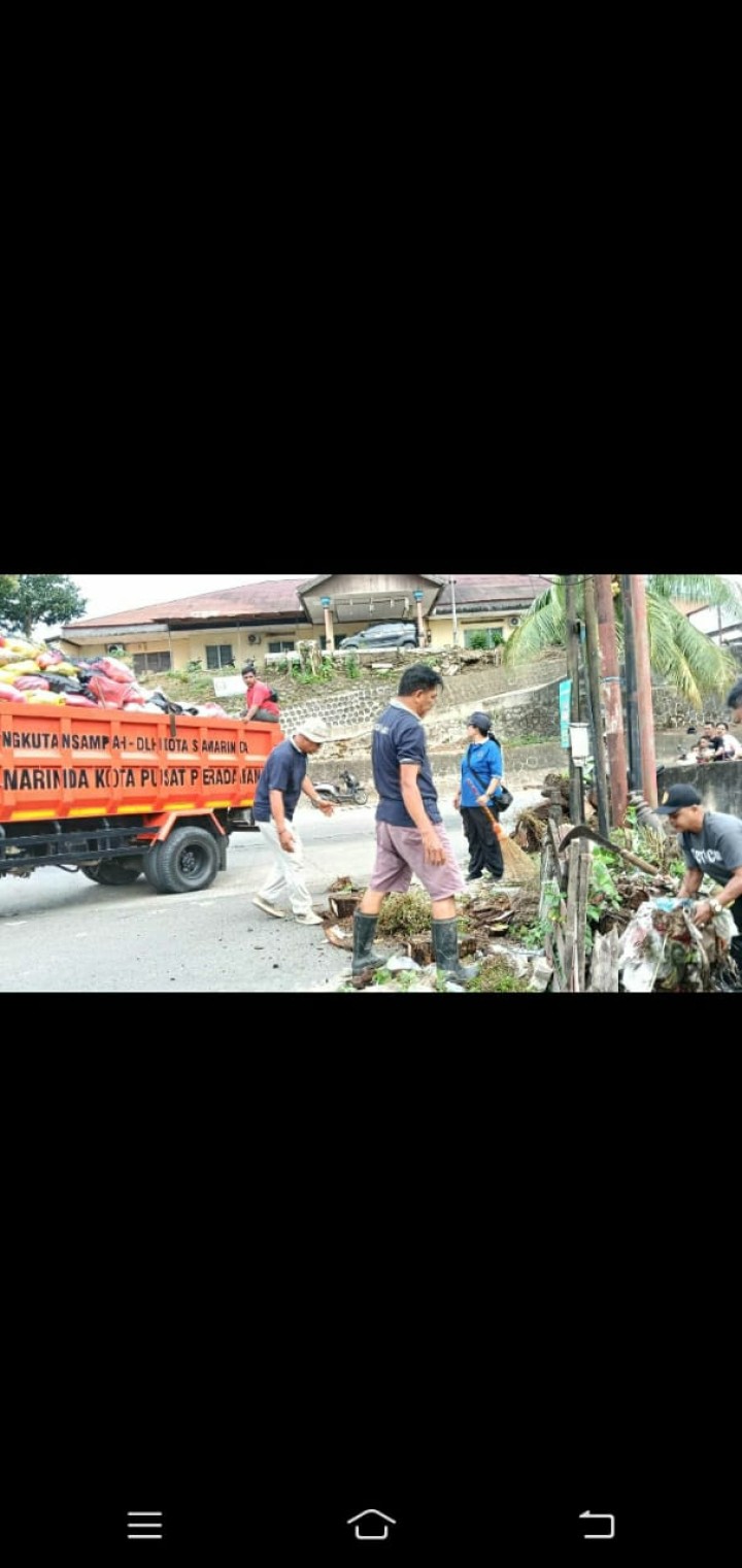 Mohon ijin menyampaikan 23/2/2025 Lurah Jawa beserta Jajarannya (Pejabat Struktural & Seluruh Staf), Gotong Royong Massal di Kuburan Muslimin Jl. Pasundan & Sekitarnya Kelurahan Jawa